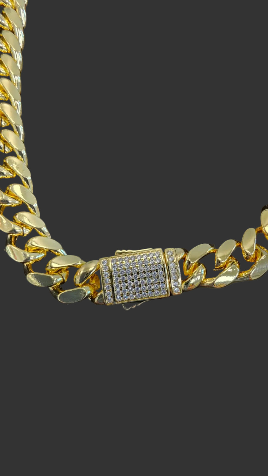 Cadena Cubana Cierre con Zirconia baño de Oro
